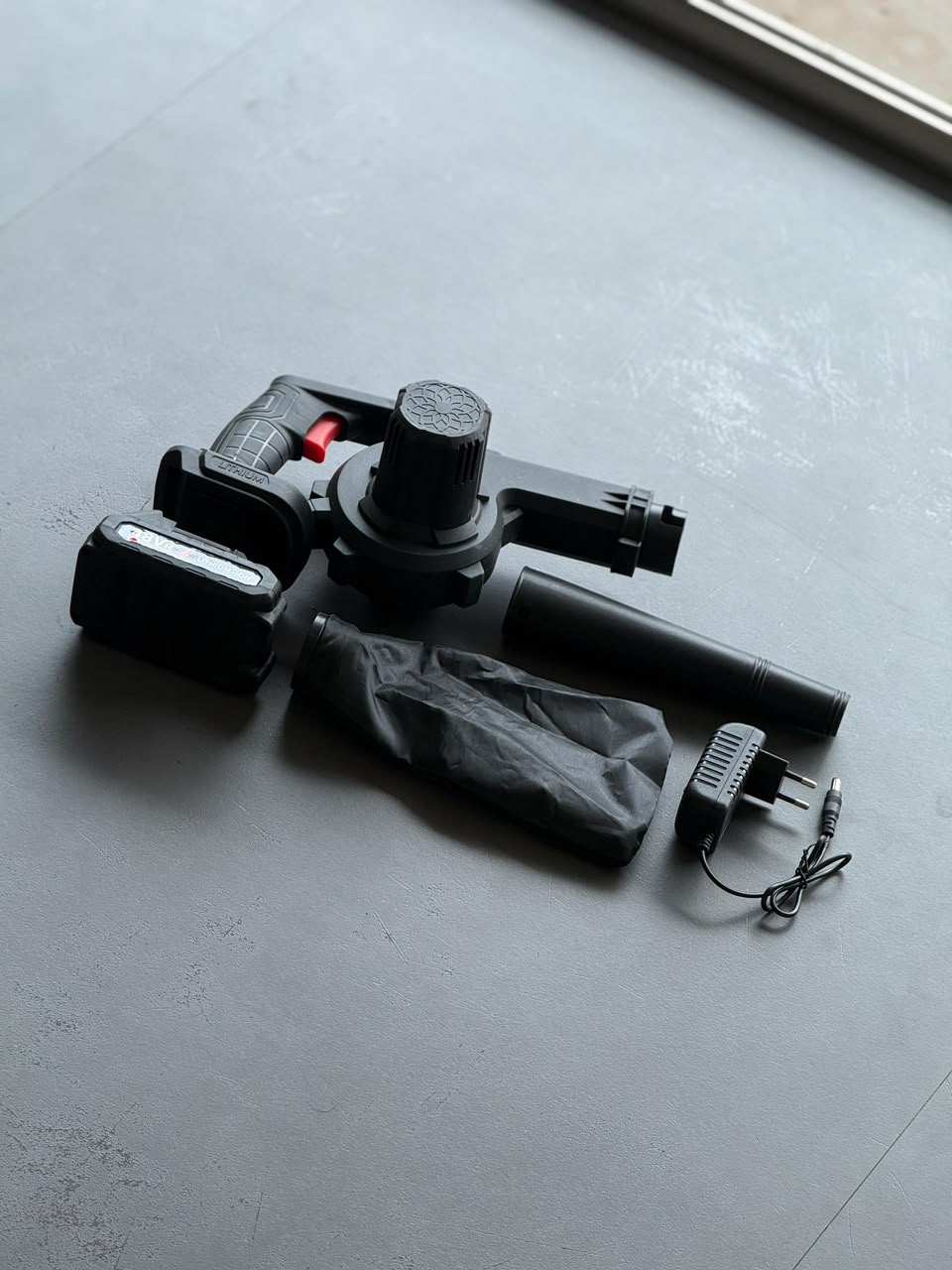 RECHARGEABLE LITHIUM AIR BLOWER