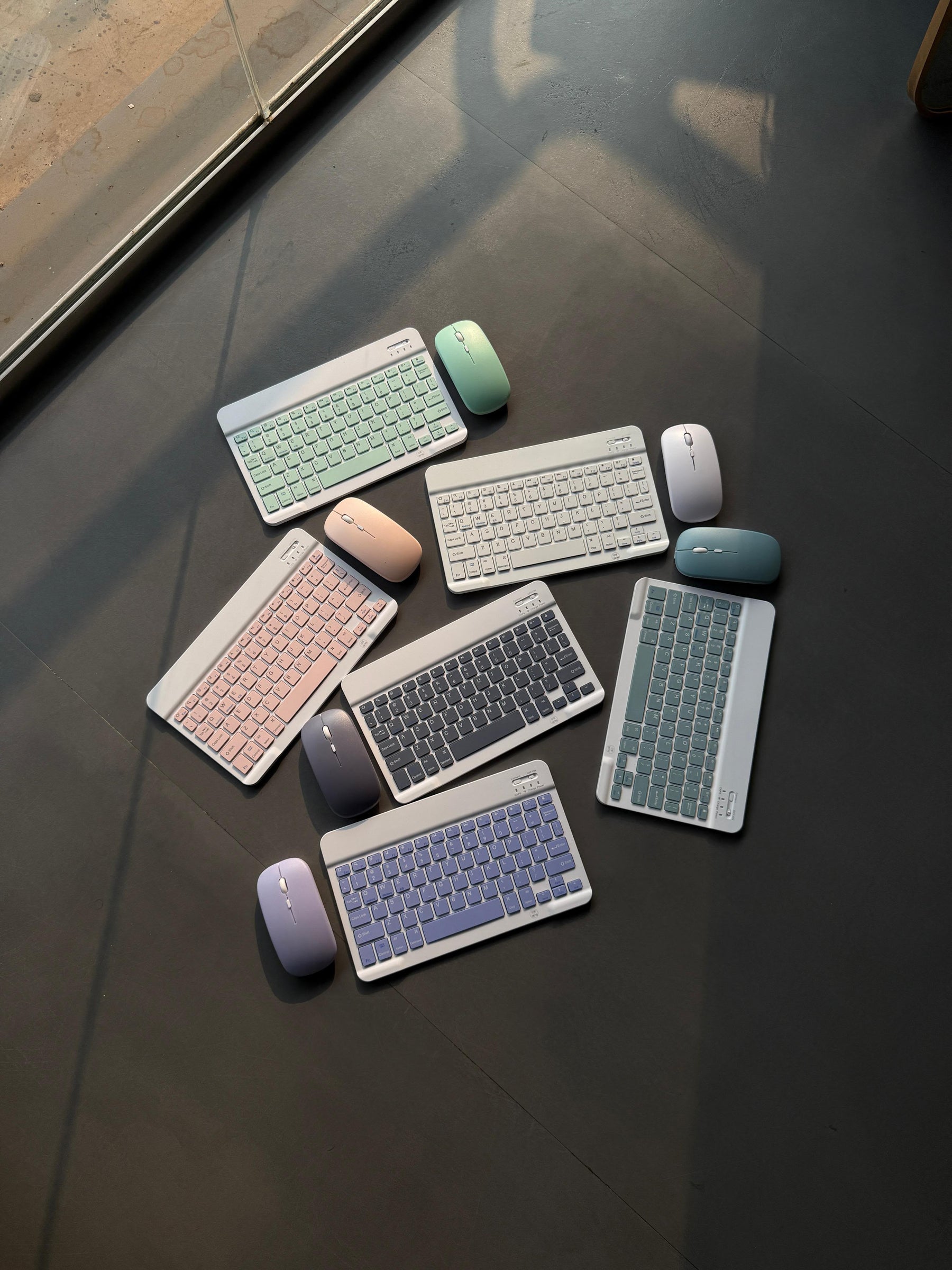 WIRELESS KEYBOARD AND MOUSE COMBO